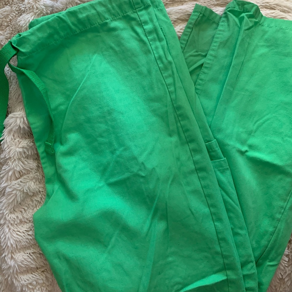 ⭐️ 3/$10 | Lime Green Scrub Pants Size XS